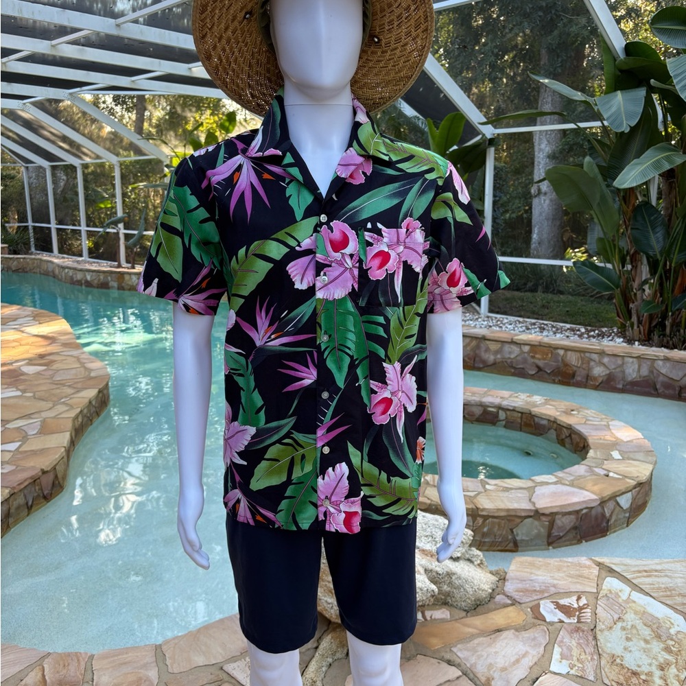 Beautiful Vintage Tropical Floral Button-Up Shirt